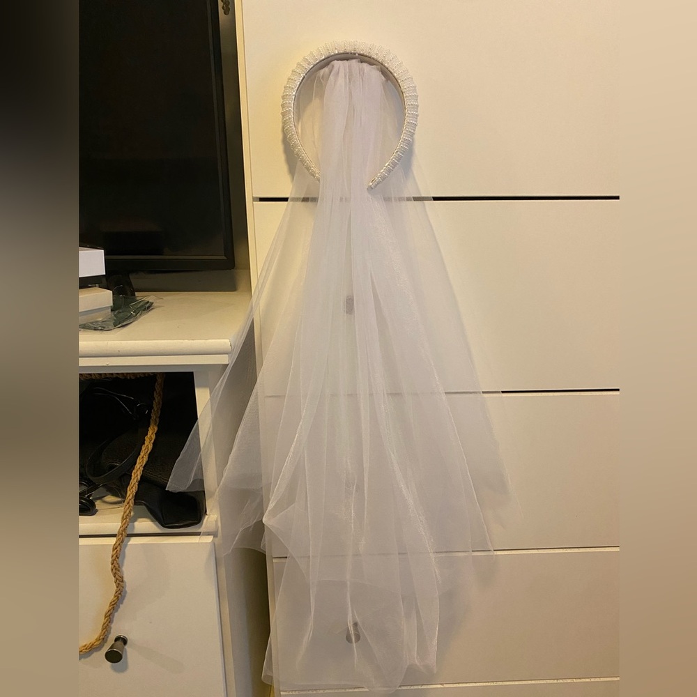 Elegant White Bridal Veil